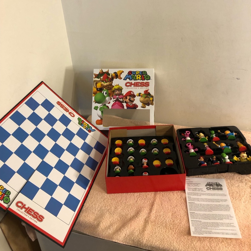 2010 Super Mario Collector’s Edition Chess Set NOB